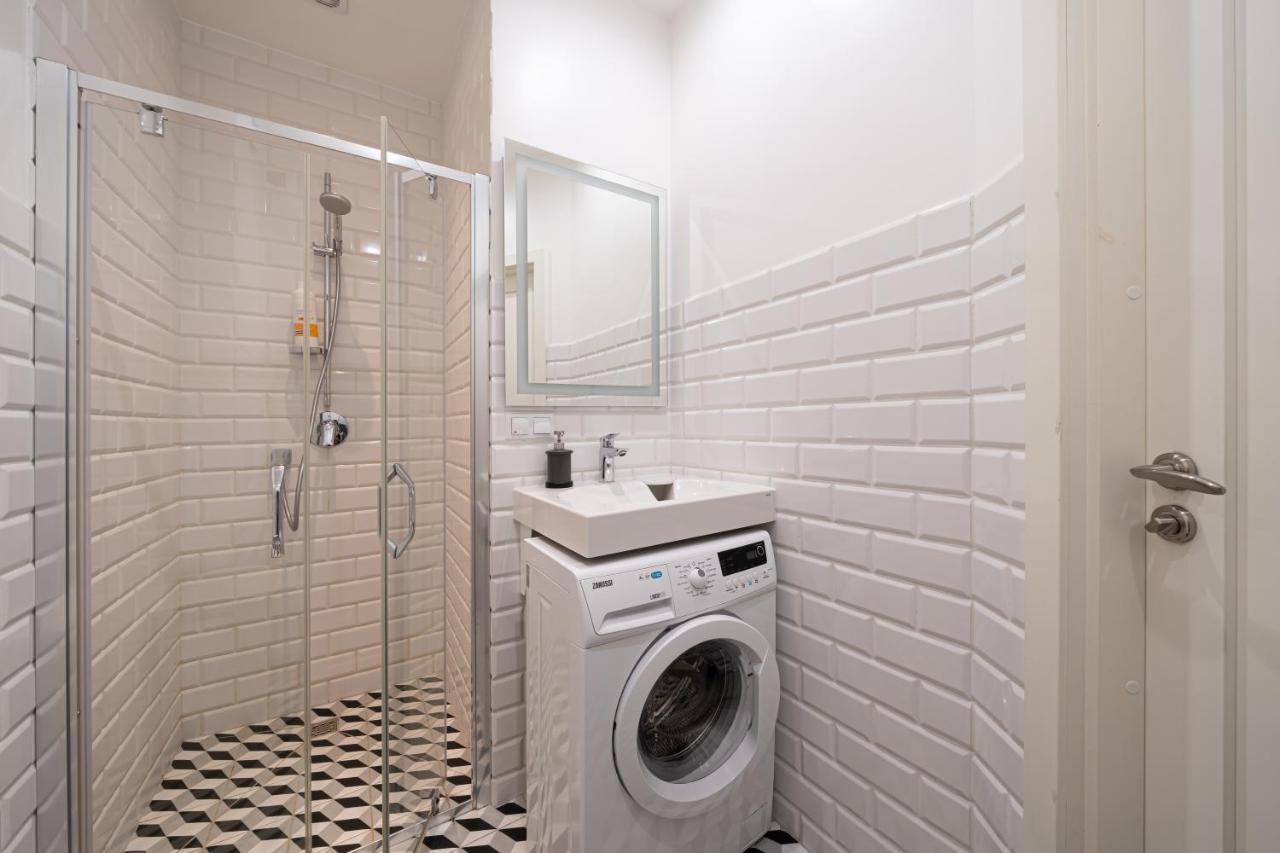 Stylish Studio Close To City Center, Cafes & Parks & Local Dining Riga Exterior photo