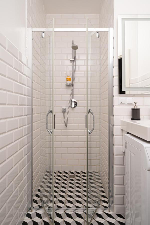 Stylish Studio Close To City Center, Cafes & Parks & Local Dining Riga Exterior photo